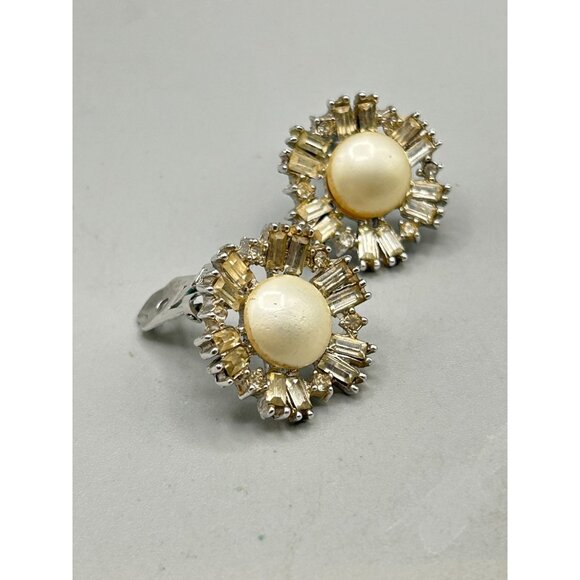 Vintage Richelieu Faux Pearl & Rhinestone Clip On Earrings Sparkly Glam Jewelry - Picture 2 of 10